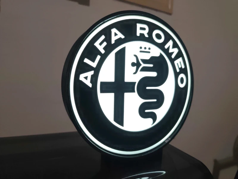 Alfa Romeo preto e branco — imagem 8